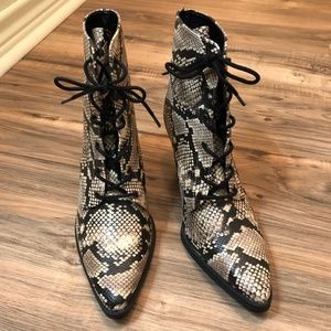 Qupid Snakeskin Lace up Booties Size 8. NWT!